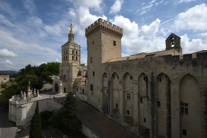 Le Palais des Papes et la cathédrale d'Avignon