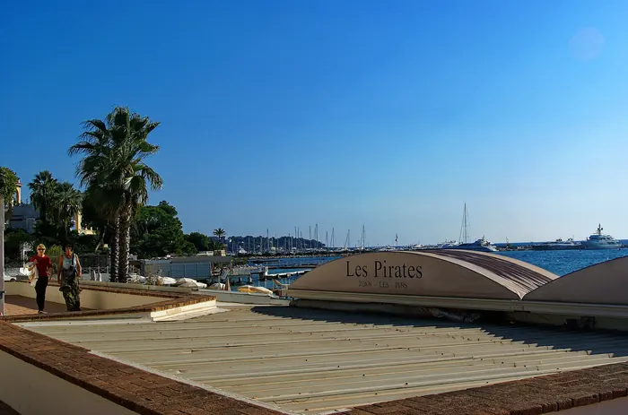 Le front de mer et la baie de Juan-les-Pins